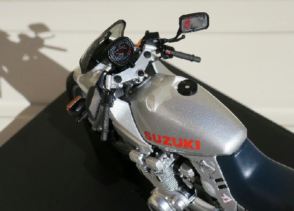 オートアート 1/ 12 スズキ GSX 1100S カタナ 1981 : ビークロス