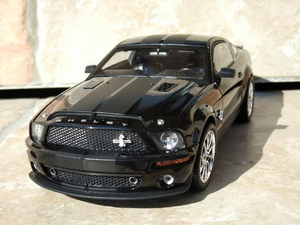 1/18シェルビー GT500KR（ナイトライダー） 1/18シェルビー GT500KR（ナイトライダー）