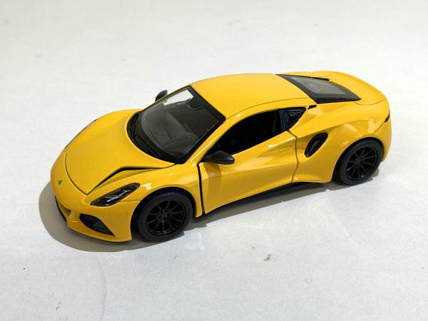 ロータス エミーラ 1:34 Lotus Emira Kinsmart : ビークロス好きの変な