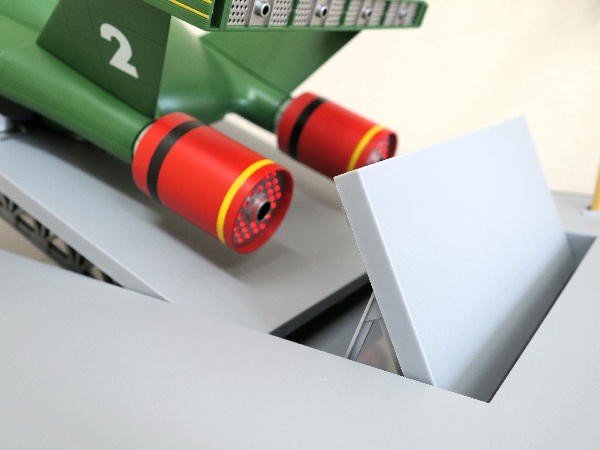 サンダーバード2号 救助メカ 専用発射台 ディスプレイベース ケース サンダーバード2号 専用発射台 ディスプレイベース」の完成