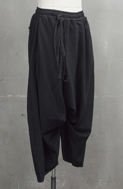 ユリウス　697PAM9 名作シャーリングドレープサルエルパンツ　ブラック JULIUS[ユリウス] / GORDINI Shirring Crotch Cropped Pants