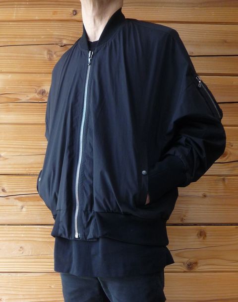 JULIUS 19ss 657BLM1 バックジッププルオーバージャケット JULIUS 19ss