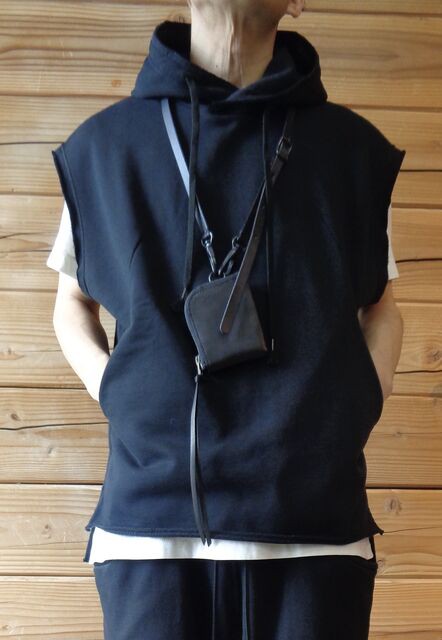 The Viridi-anne SS25 sweat sleeveless hoodie style