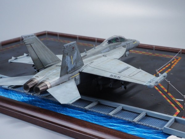 1/72 ニミッツ級フライトデッキ・エレベーター製作キット 1/72 ニミッツ級航空母艦・エレベーター | 雑魚店長さんの作品