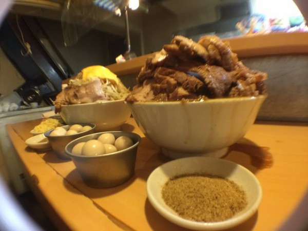 画像 男気溢れる豪快な汁なしラーメンwwww Vipまとめ速報