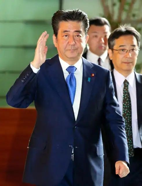 画像 安倍首相 気合い入れすぎて変な髪型にwww Vipまとめ速報