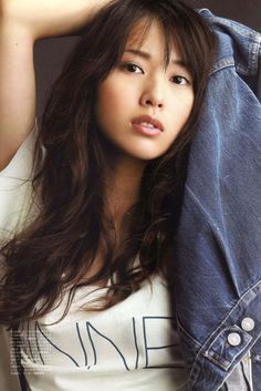 今 実は10年ぶりに 流星の絆 連ドラ をtsutayaでレンタルして見てるのだが ビビの役に立たないシナリオ