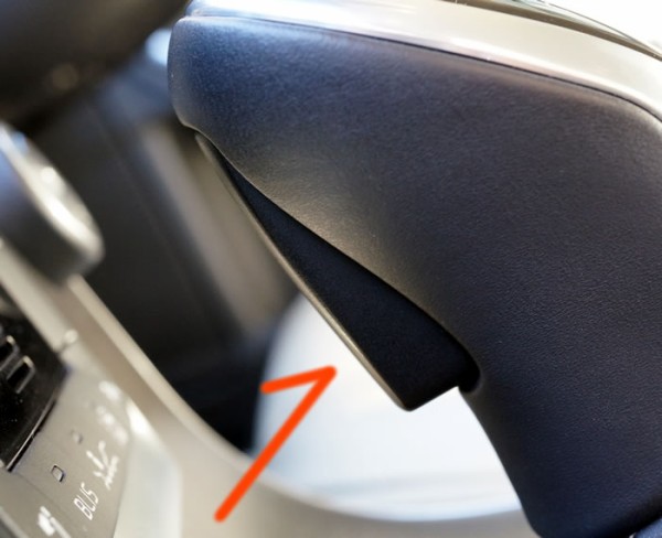 254 ボルボv60シフトレバーのボタンはギヤセレクターインヒビターって ボルボv60購入記 Volvoにたどり着くまでの長い道のりと輸入車ライフ