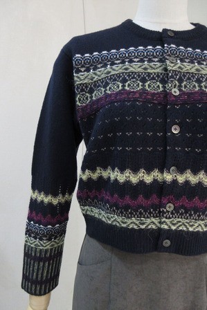 マカフィー、フェアアイルクルーネックカーディガン : VOYAGE 北上尾