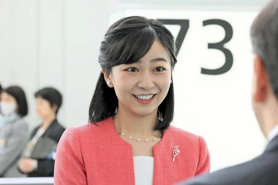 佳子様AV新人女優 三田佳子 : 縛られた女性有名人たち