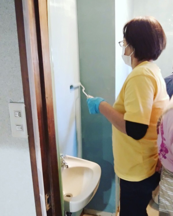 トイレをdiyでリノベーション 昭和な古いトイレからカリフォルニアスタイルなトイレに大変身 Studio In The Afternoon リノベーションとお家収納diy Wagon Worksブログ Powered By ライブドアブログ