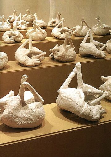 ポンペイの火山噴火跡から発掘 復元されたわんこ わんニャンざんまいの広場