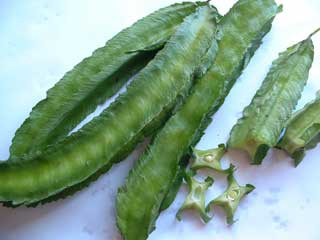 うりずん豆の芋を食す 上 ワニナシ農園