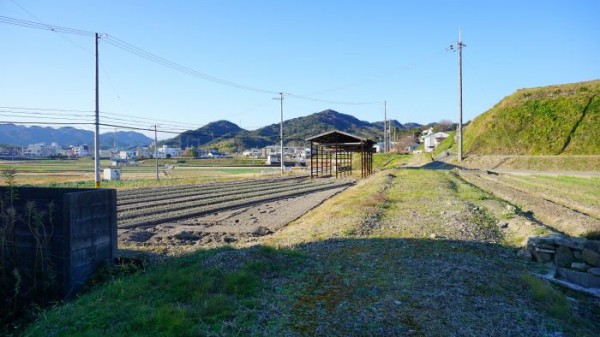 旧淡路鉄道廃線跡を散策 -広田山添地区- : 橋を渡ると、そこは 旧淡路鉄道廃線跡を散策 -広田山添地区- : 橋を渡ると、そこは