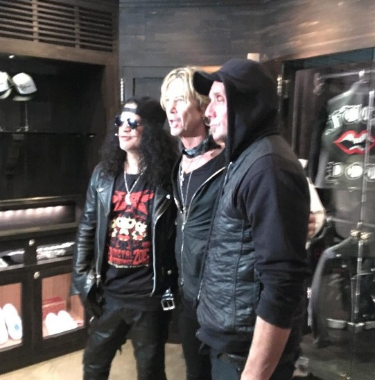 Babymetal ガンズのスラッシュがベビメタtシャツを着ている Babymatometal