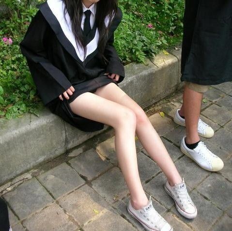 女子高生の生足パンチラエロ画像 エロ画像 スケベ本舗