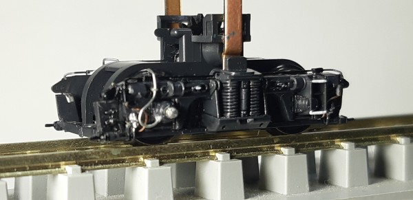 Kato3041 EF64 0番台前期形一般色の追加台車の精密加工整備