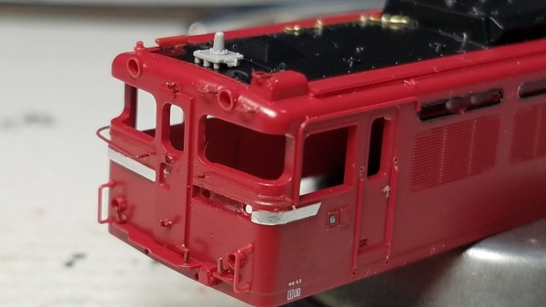 Tomix 9154 ED75 700 （前期型・サッシ窓）をED75 759 にする その②