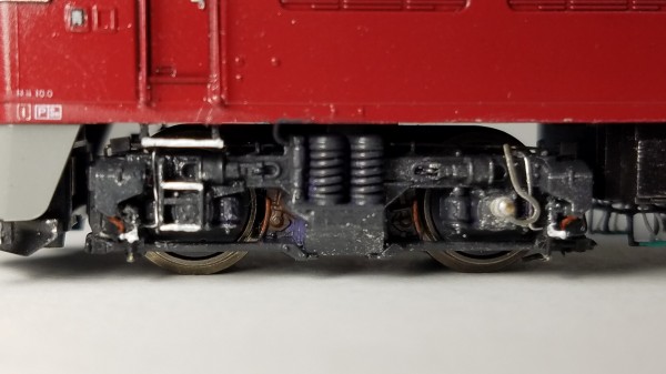 Kato 3021-8 EF81 ヒサシ付き JR東日本色の追加台車の精密加工