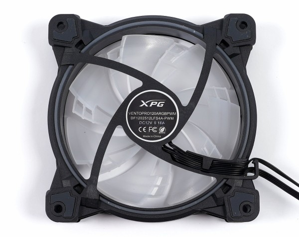 XPG LEVANTE 360 簡易水冷CPUクーラー ARGB 発光 120mmファン 3基搭載