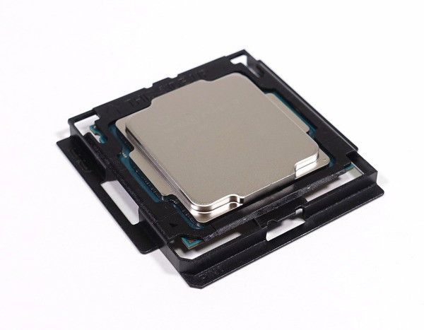 40周年記念限定モデル「Core i7 8086K」を殻割りOCレビュー。Intel初の 