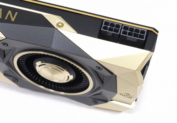 新しい NVIDIA TITAN V GPU 世界最高の性能を誇る PC 旧機種