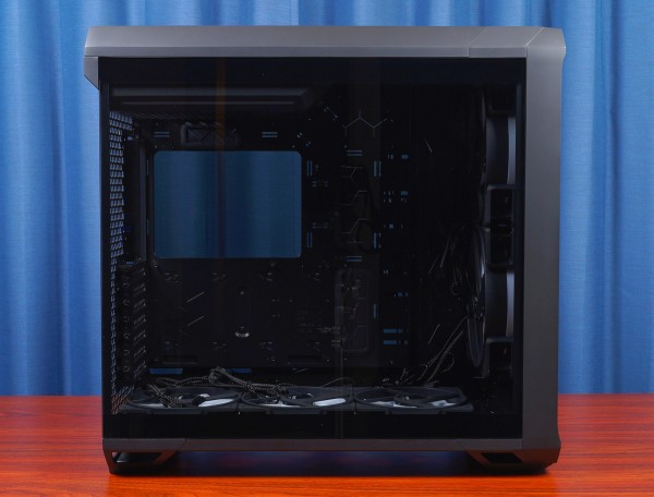 Fractal Design Torrent ブラック E-ATX 強化ガラスウィンドウ 高風量