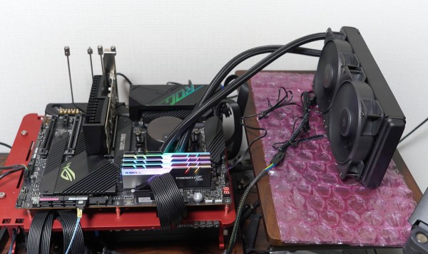 Fractal Lumen S24 水冷式CPUクーラー Fractal Design Lumen S24」をレビュー。色付くようなARGB LEDが