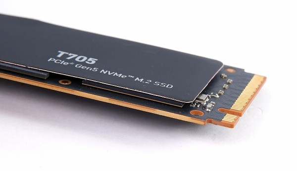 Crucial T705 SSD 2TB ヒートシンク付 PCIe5.0 Amazon.com: Crucial T705 2TB PCIe Gen5 NVMe M.2 SSD with