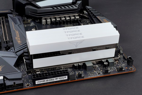 Team T-FORCE Xtreem ARGB WHITE DDR4」をレビュー。4枚組み64GB Team T-FORCE Xtreem ARGB WHITE DDR4」をレビュー。4枚組み64GB