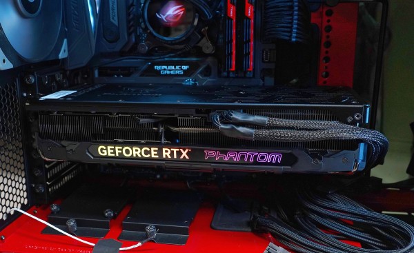 GAINWARD GeForce RTX 4080 Phantom」をレビュー : 自作とゲーム