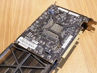 Radeon RX Vega 56」のオリファンモデルのプロトタイプがリーク。基板