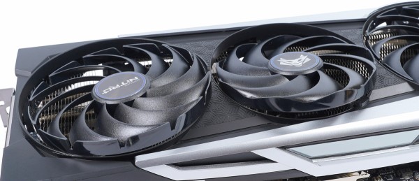 SAPPHIRE NITRO+ Radeon RX 6900 XT」をレビュー。白銀にLED