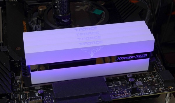 Team T-FORCE Xtreem ARGB WHITE DDR4」をレビュー。4枚組み64GB容量で ...