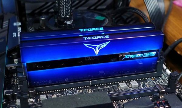 Team T-FORCE Xtreem ARGB DDR4」をレビュー。マジックミラー構造のLED