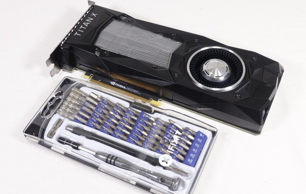 NVIDIA TITAN Xp SLIをEKWB製水冷ブロックで完全1スロット水冷化 NVIDIA TITAN Xp SLIをEKWB製水冷ブロックで完全1スロット水冷化
