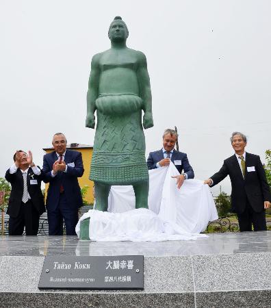 元横綱大鵬の銅像 除幕式 生誕地サハリン サイクリング ウォーキング