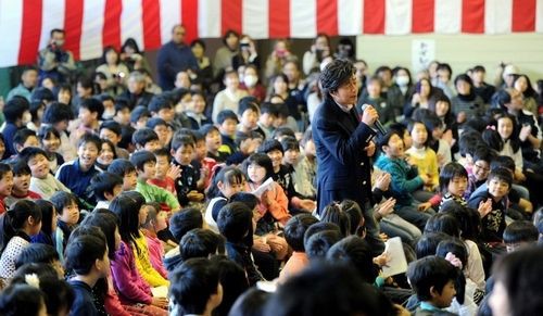 中村雅俊さん らしくない校歌 宮城の小学校に贈る サイクリング ウォーキング