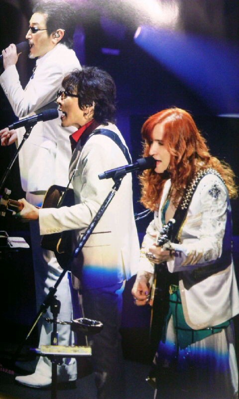 先程偶然的に日本テレビ系ニュースzero視てたら日本武道館５０年でthe Alfee８月２５日 らしきが瞬間的だが映りましたライブ１００回で金色色紙サインでソロ３名もthe Alfeeも目指せ 金色 暁葉輝パズルハート