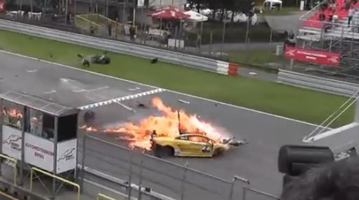 ランボルギーニのワンメイクレースでクラッシュ 炎上 ドライバーの安否は 自動車youtube速報 かーつべ