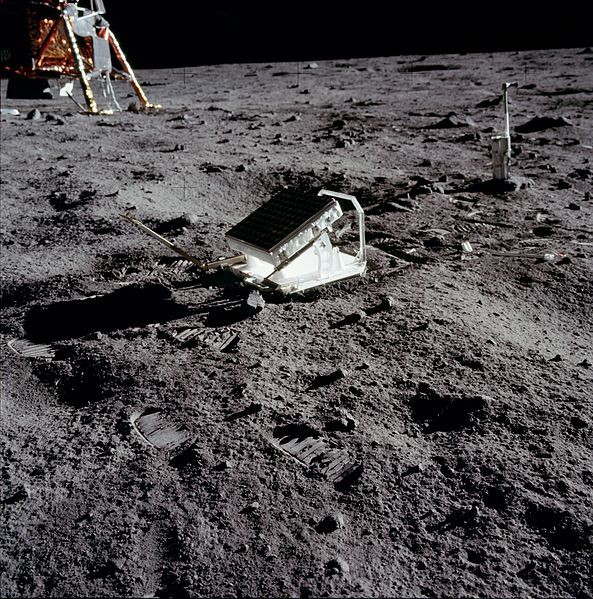 Apollo_11_Lunar_Laser_Ranging_Experiment