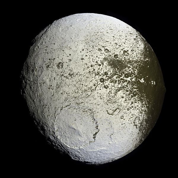 Iapetus_as_seen_by_the_Cassini_probe_-_20071008