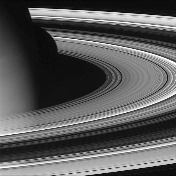 600px-Saturn_unlit_rings