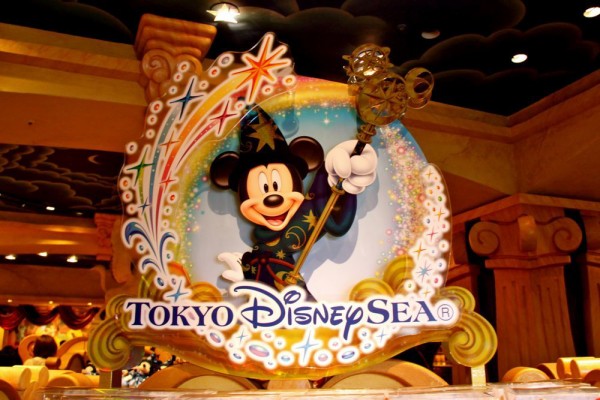 TDS10周年衣装のミッキーとミニーペアショット」9枚紹介