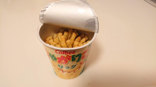 じゃがりこをお湯で戻して食べ比べ 寝言ブログ