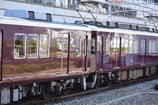 神戸線8042F（阪急電車） : ad-car's ラッピングデス