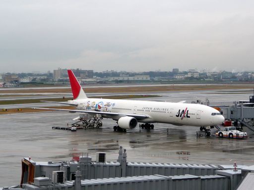 JAL ドラえもんジェット BOEING 777-300 - メルカリ