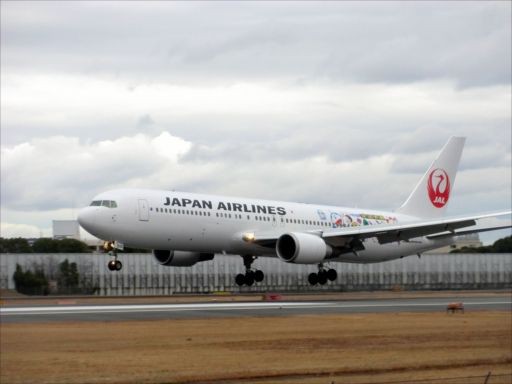 ドラえもんジェット（JAL） : ad-car's ラッピングデス