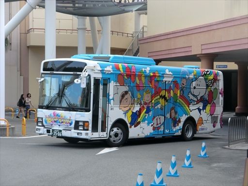 USJスタッフ用バス(北港バス) : ad-car's ラッピングデス USJスタッフ用バス(北港バス) : ad-car's ラッピングデス