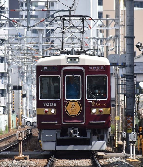 京とれいん・雅洛（阪急電車） : ad-car's ラッピングデス